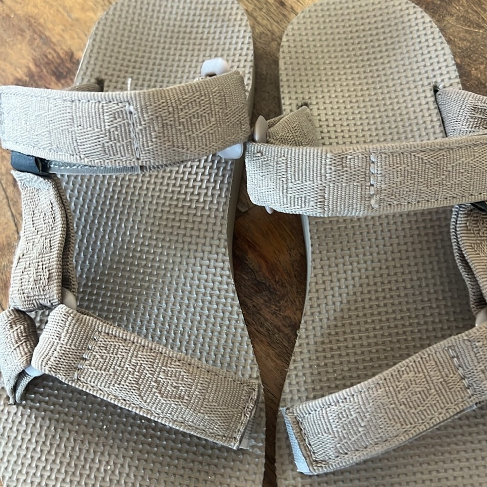 Tevas - Picture 2 of 6